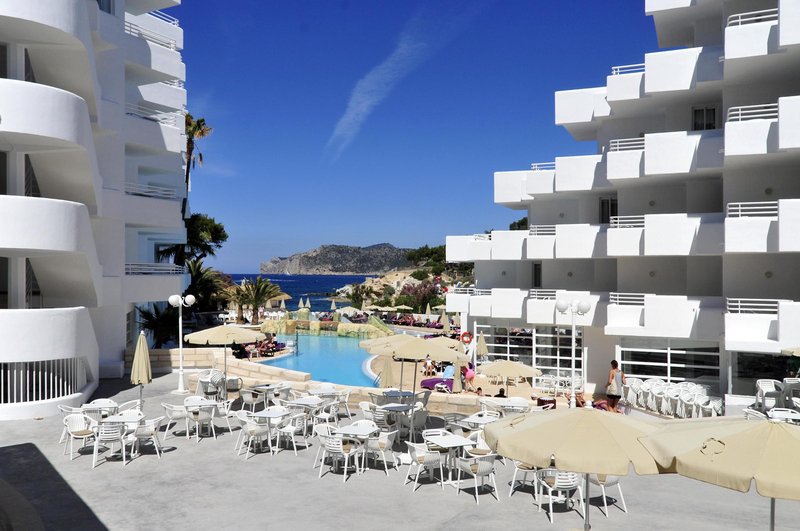 Hotel Fergus Style Cala Blanca Suites i Mallorca , Spain
