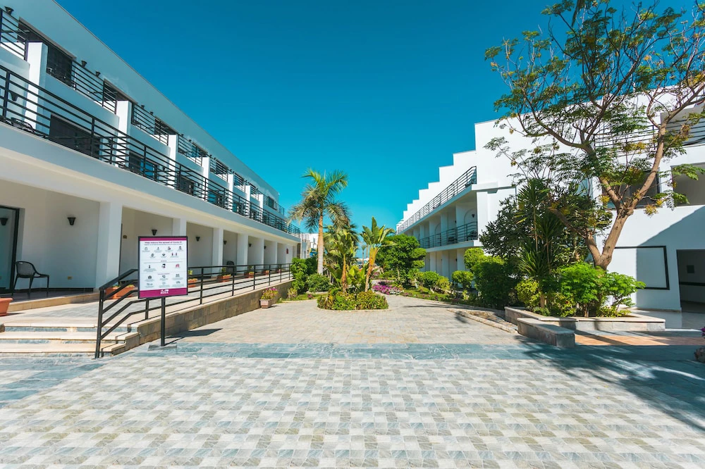 Hotel La Rosa Waves Beach - Couple & Families Only i Hurghada, Egypt - Billede 18