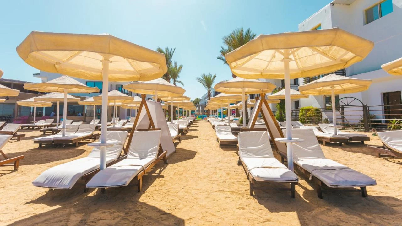 Hotel La Rosa Waves Beach - Couple & Families Only i Hurghada, Egypt - Billede 9