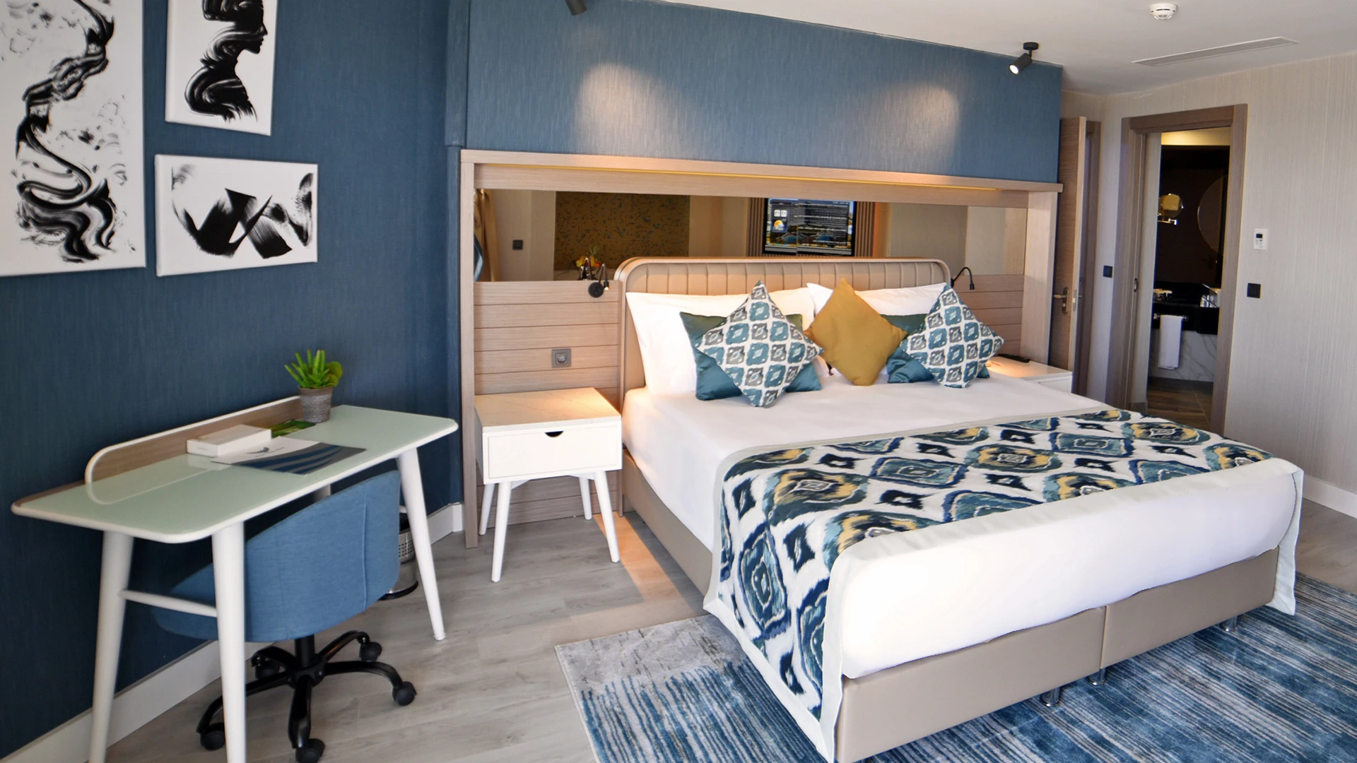 Værelse på Hotel Royal Wings Hotel i Antalya, Turkiet - Billede 1