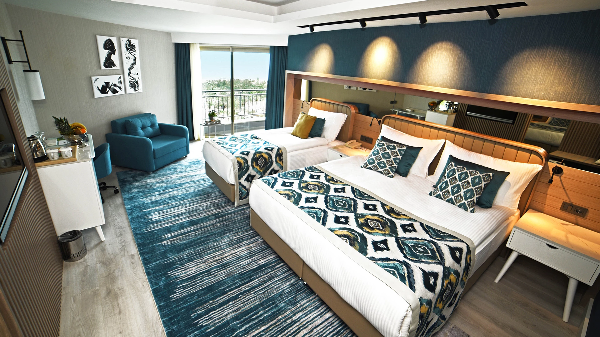 Værelse på Hotel Royal Wings Hotel i Antalya, Turkiet - Billede 2