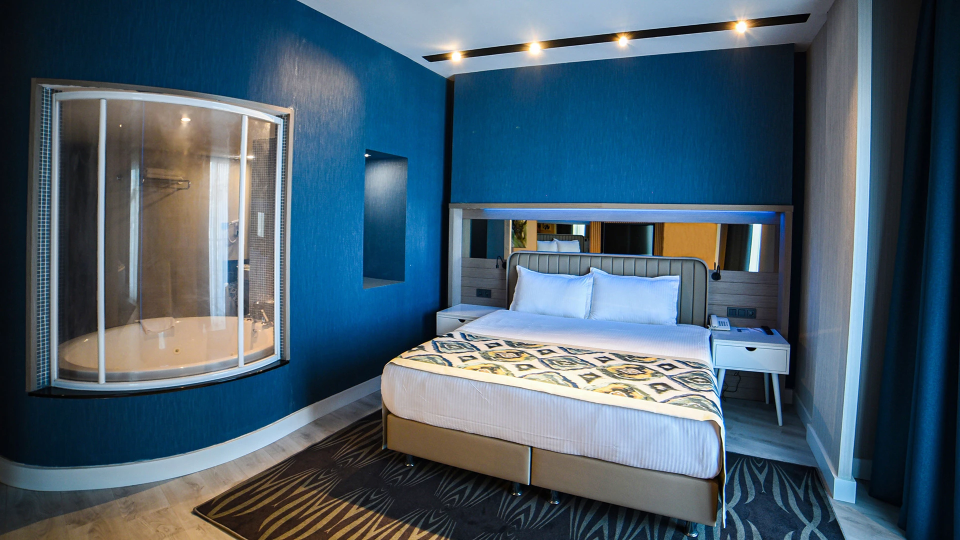 Værelse på Hotel Royal Wings Hotel i Antalya, Turkiet - Billede 4